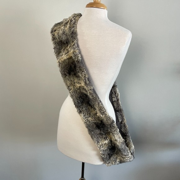 Marbled Faux Fur Reversible Ultra Soft and Cozy Infinity Scarf - Picture 8 of 8